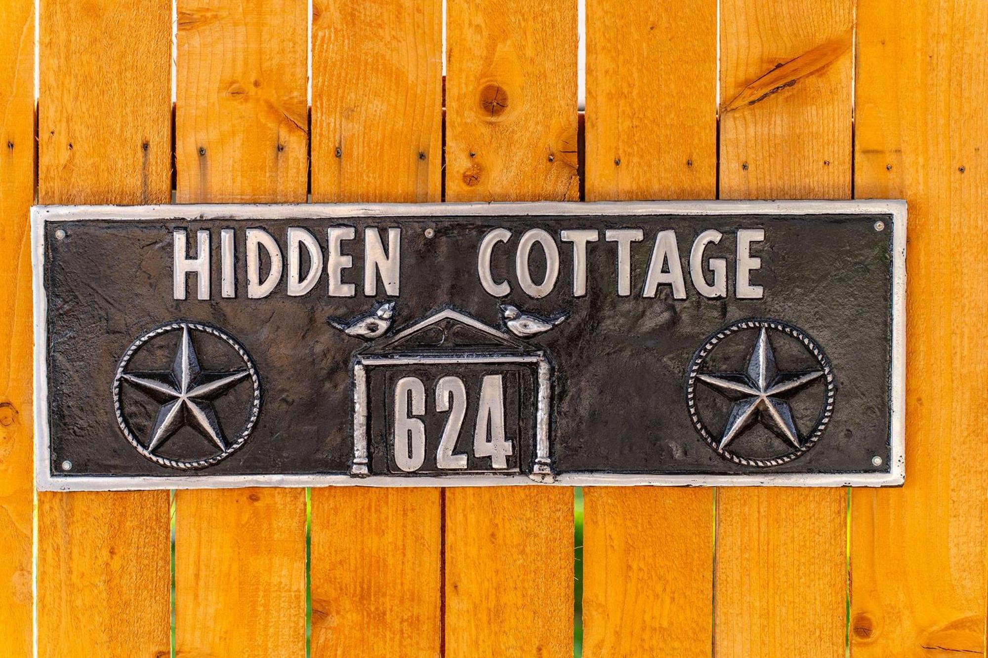 Hidden Cottage Mins To Main St And Sleeps 4 Fredericksburg Eksteriør bilde